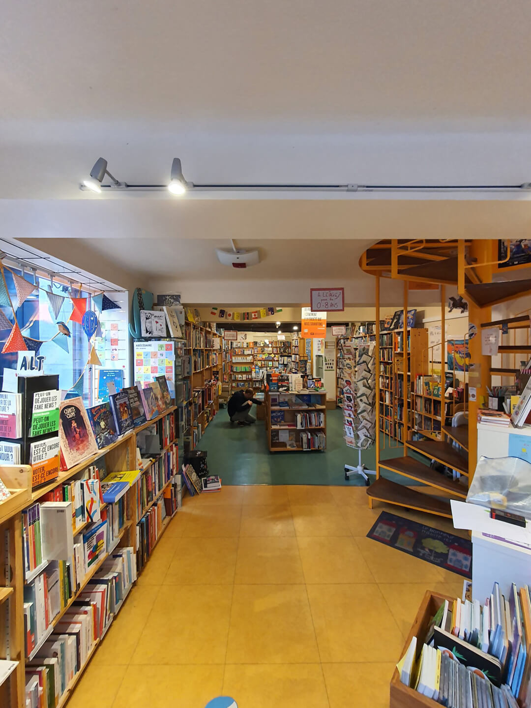 Avant travaux : RDC de la librairie LA COURTE ECHELLE
