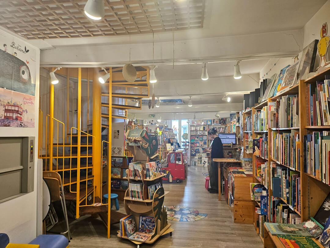 Avant travaux : &Eacute;tage de la librairie LA COURTE &Eacute;CHELLE