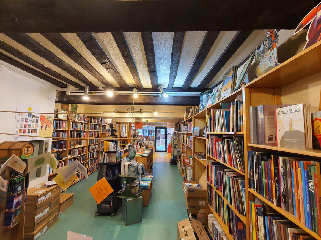Avant travaux : RDC de la librairie LA COURTE ECHELLE